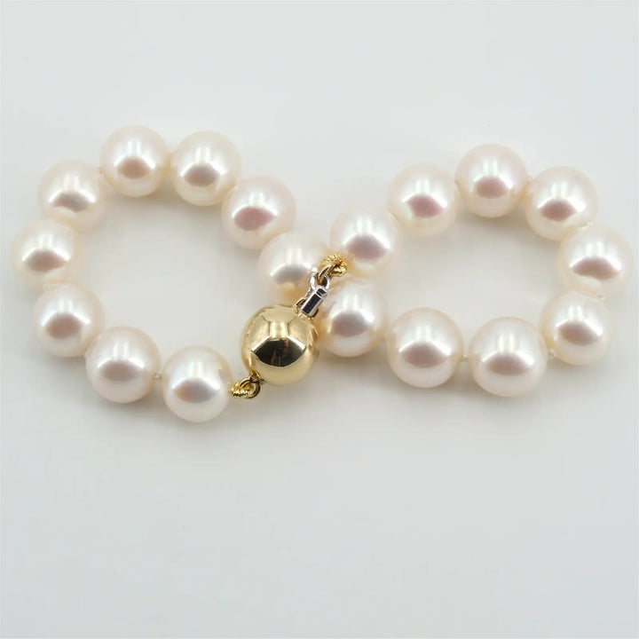 Armbänder aus Perlen