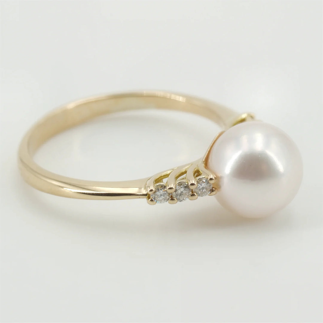 Ring mit Diamanten und Akoya Perle