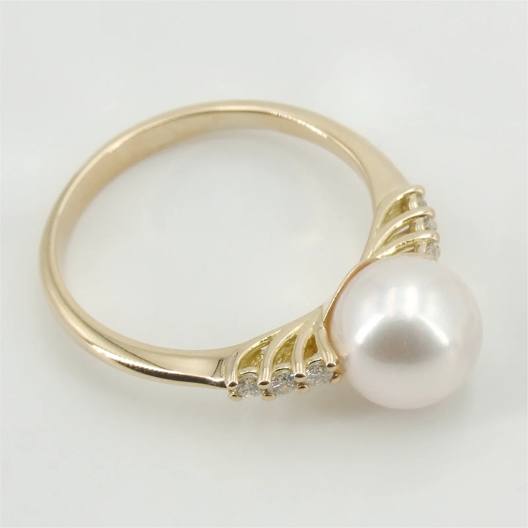 Ring mit Diamanten und Akoya Perle