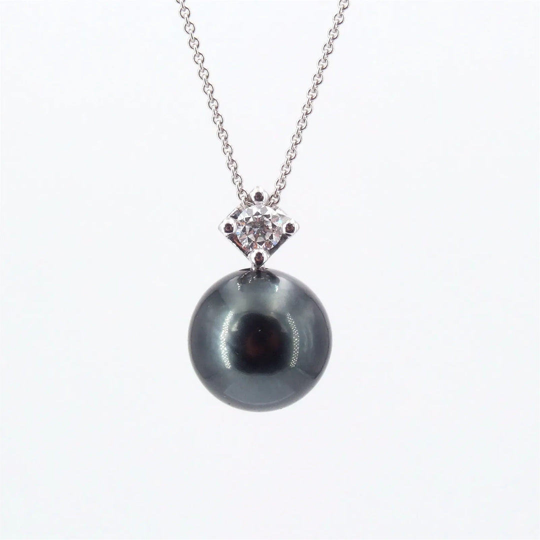 moderner Perlenschmuck als Diamantcollier mit Tahitiperle