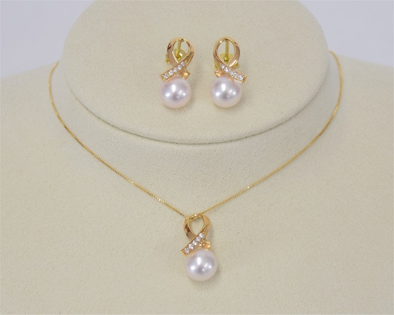 Akoya Zuchtperlen Set mit Diamanten 0,15 ct | Perfekt Rund 8,5 - 9,0 mm AAA | Set Gold 750er - 18K