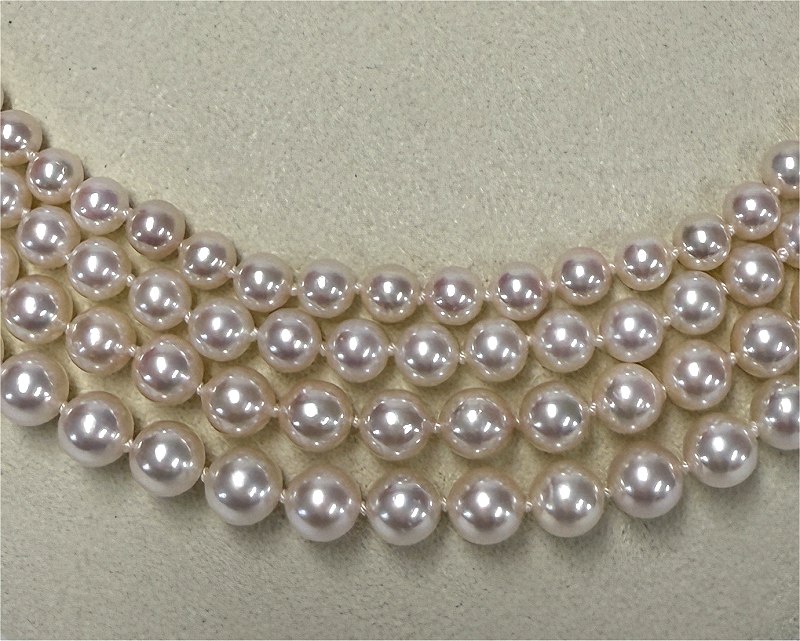 Edle Akoya Perlenkette 4-reihig, rund 5,0 - 7,0 mm AAA, 750er Gold