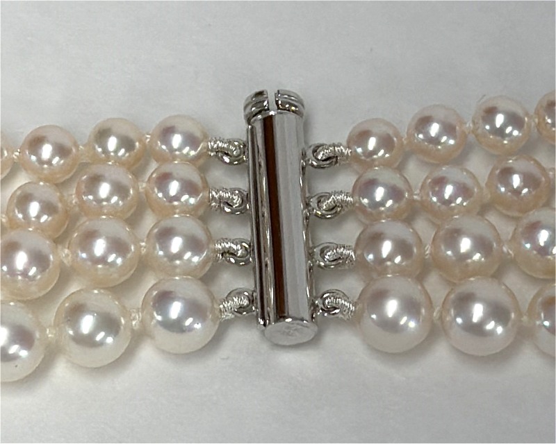 Edle Akoya Perlenkette 4-reihig, rund 5,0 - 7,0 mm AAA, 750er Gold