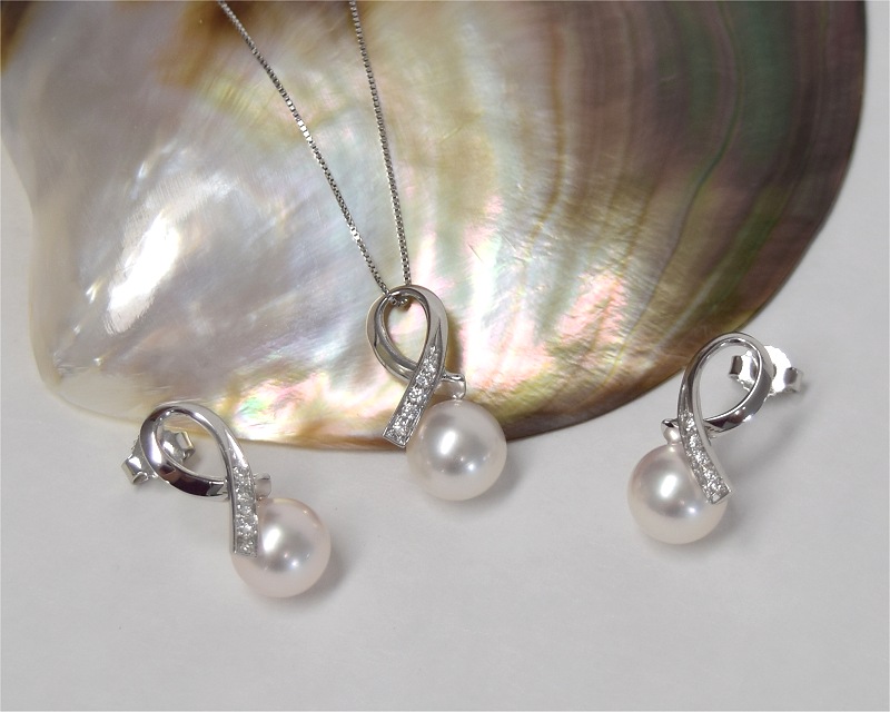 Akoya Perlen Set mit Diamanten 0,15 ct | Perfekt Rund 8,5 - 9,0 mm AAA | Set Gold 750er - 18K
