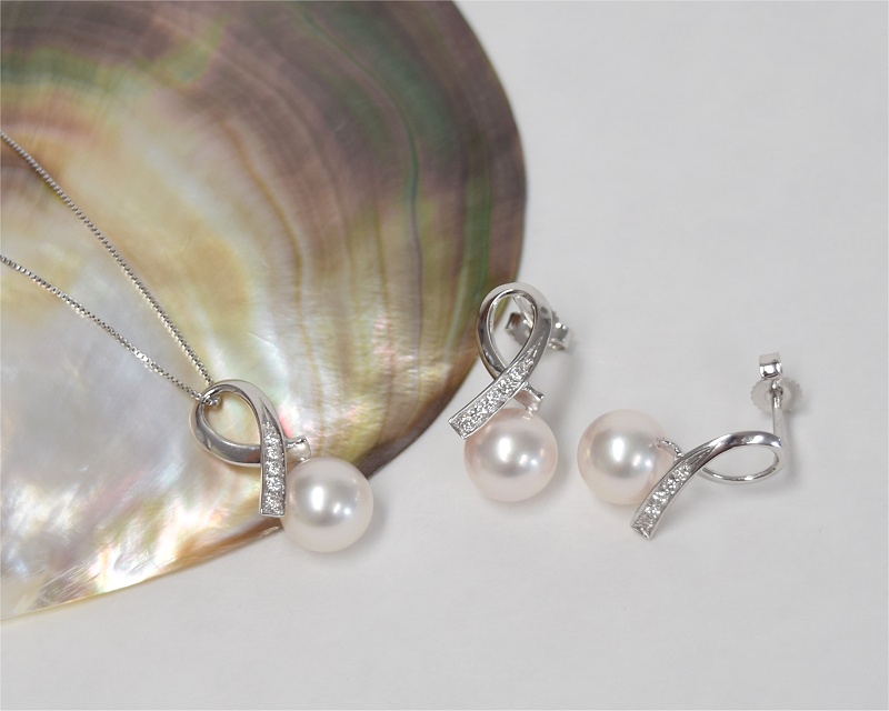 Akoya Perlen Set mit Diamanten 0,15 ct | Perfekt Rund 8,5 - 9,0 mm AAA | Set Gold 750er - 18K