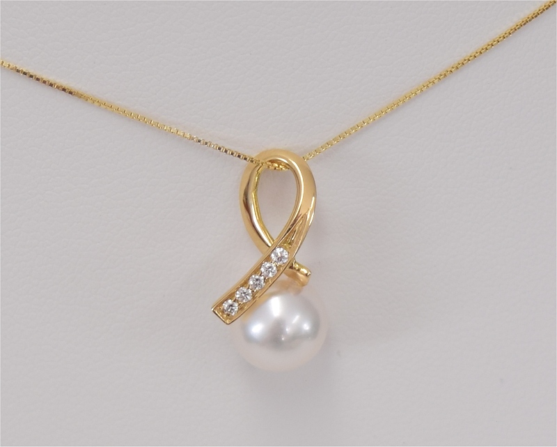 Perlenanhnger in Gold mit Diamanten 0,05 ct | Perfekt Rund 8,5 - 9,0 mm AAA | Anhnger Gold 750er