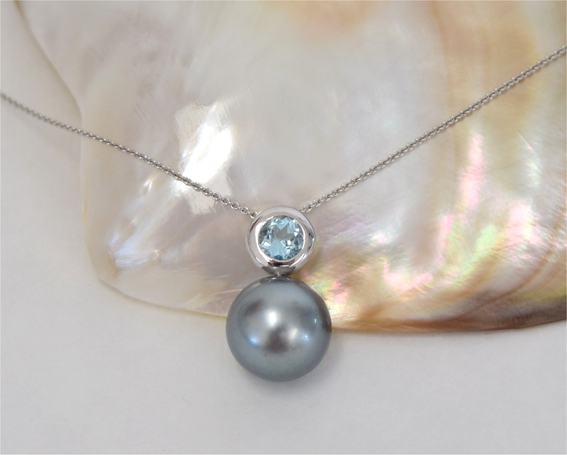 Edles Collier mit Tahiti Zuchtperle und Topas 0,30ct | Perfekt Rund 9-10mm AAA | Collier Gold 750er