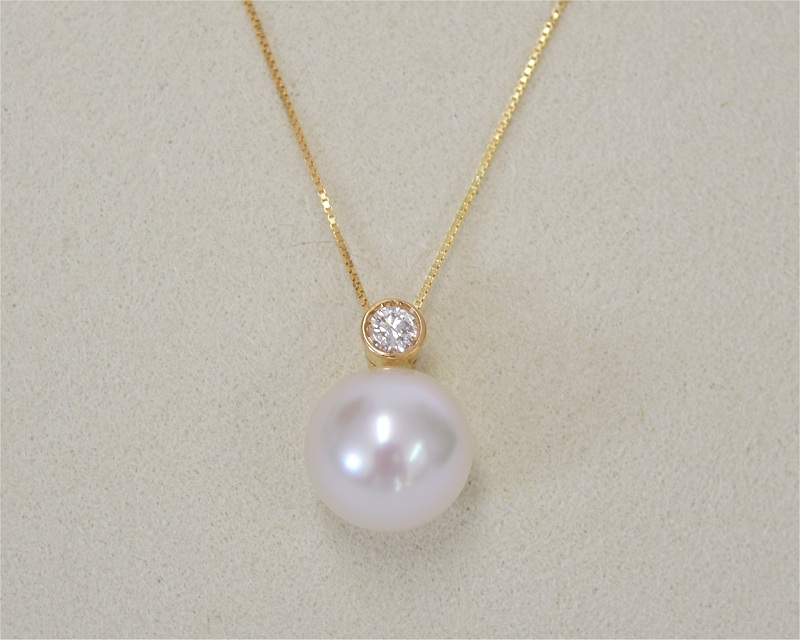 Edles Sdsee Perlencollier mit Brillant 0,12 ct | Perfekt Rund 9-10 mm AAA | Collier Gelbgold 750er