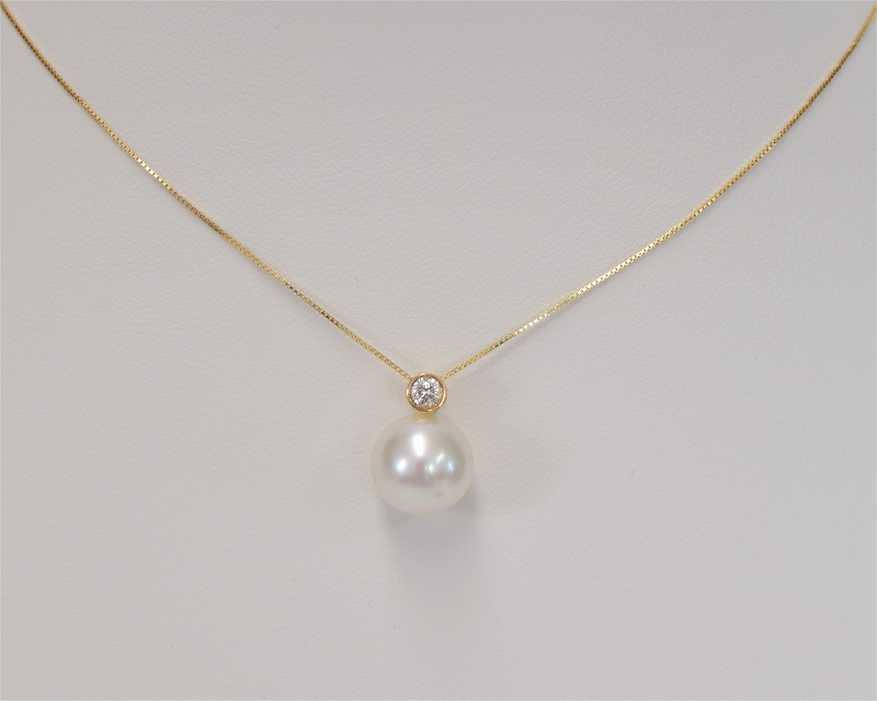 Edles Sdsee Perlencollier mit Brillant 0,12 ct | Perfekt Rund 9-10 mm AAA | Collier Gelbgold 750er